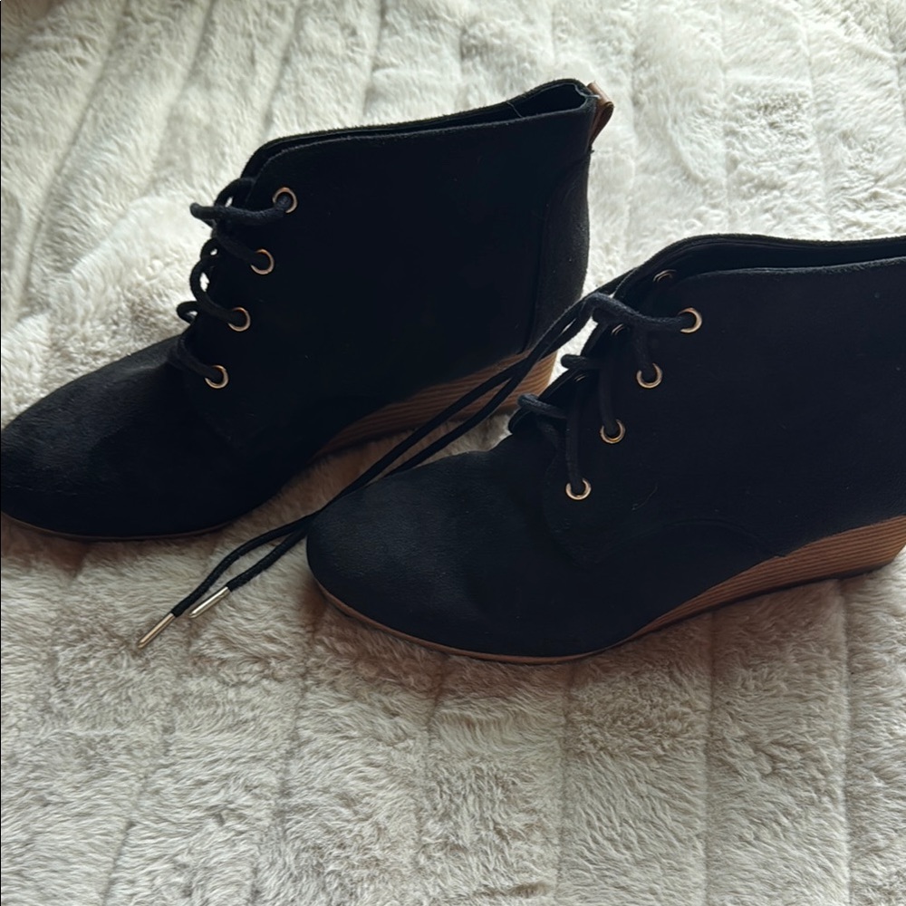 Dr. Scholl's Black Ankle Boots with Classic Design
